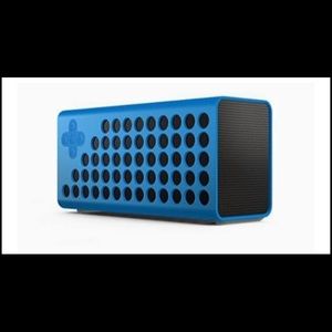 Small Bluetooth wireless speaker